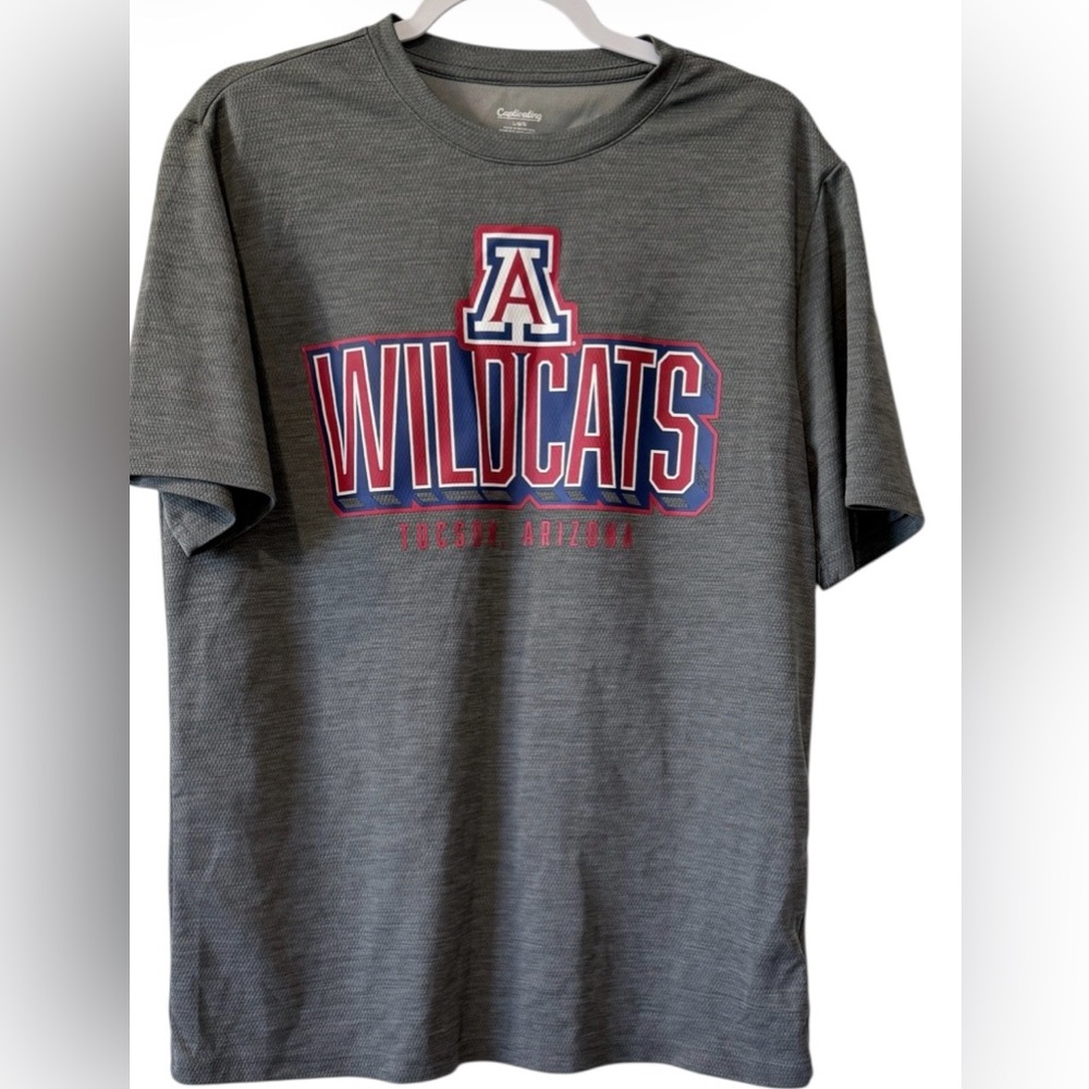 Captivating men’s Large short sleeve Arizona Wildcats mascot gray & red T Shirt
